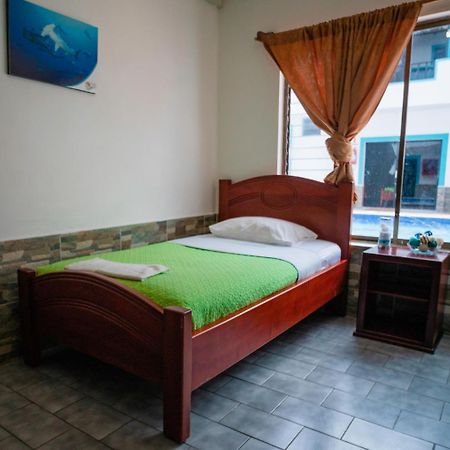 Hotel Galapagos Paradise ปูแอร์โตอาโยรา ภายนอก รูปภาพ