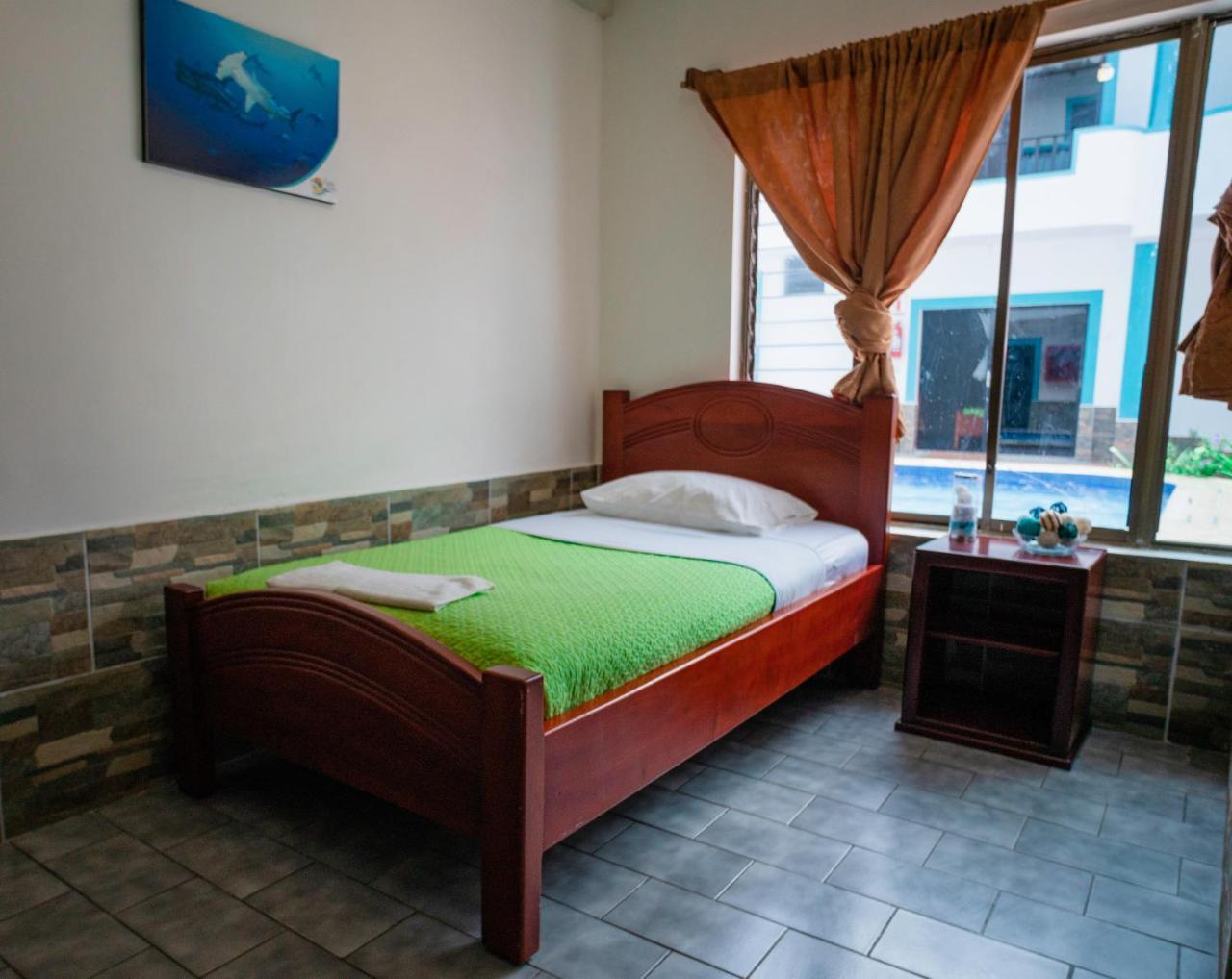 Hotel Galapagos Paradise ปูแอร์โตอาโยรา ภายนอก รูปภาพ